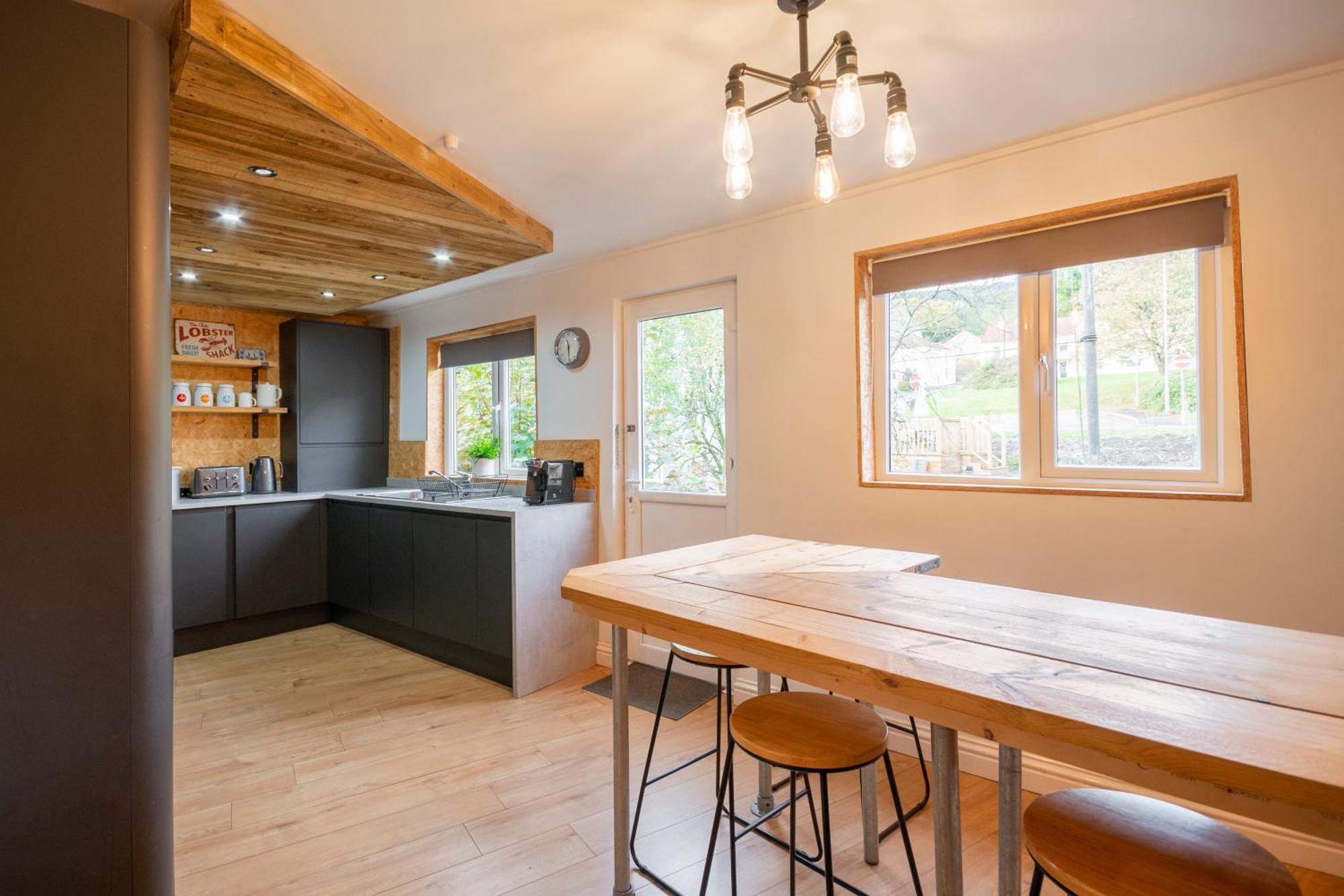 Riverside Great House In The Afan Forest Bike Park By Staystaycations Glyncorrwg 外观 照片