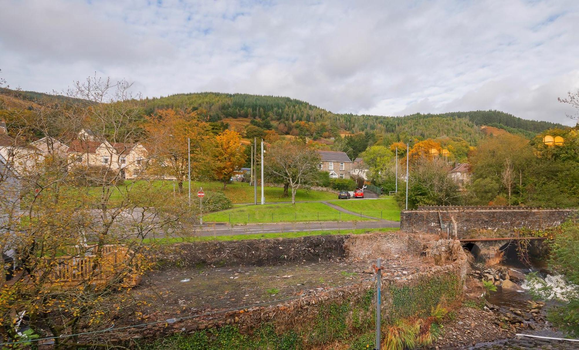 Riverside Great House In The Afan Forest Bike Park By Staystaycations Glyncorrwg 外观 照片