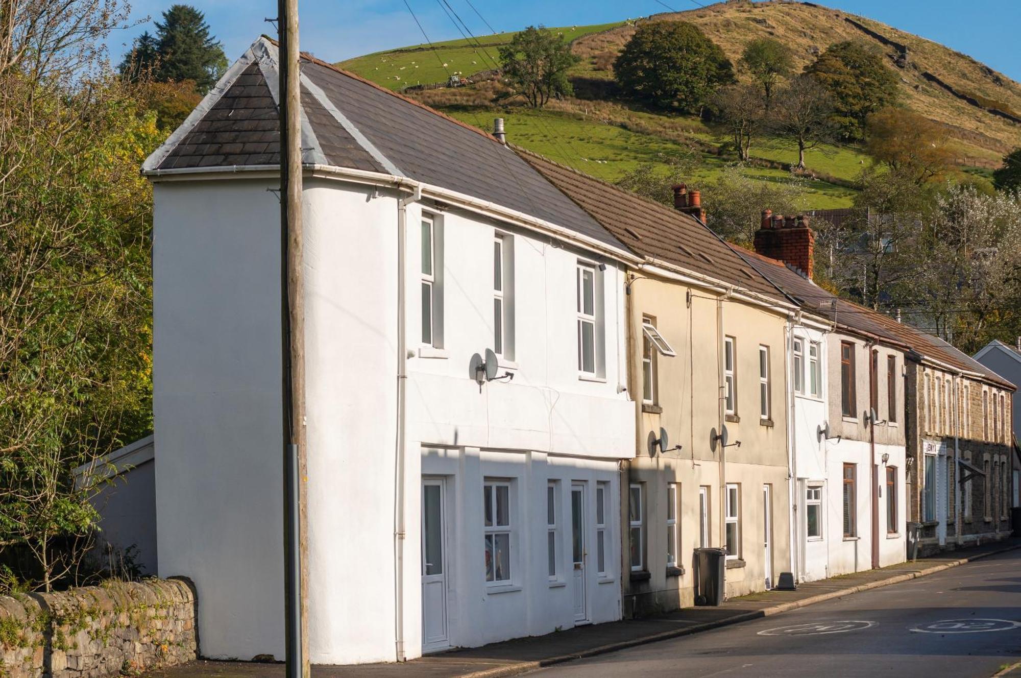 Riverside Great House In The Afan Forest Bike Park By Staystaycations Glyncorrwg 外观 照片